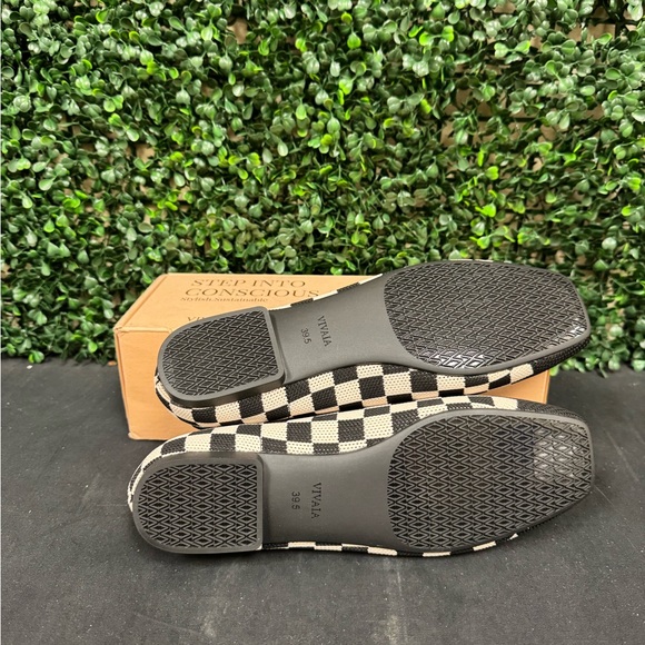 Vivaia Square-Toe V-Cut Flats (Margot 2.0) - W8.5 - Picture 7 of 10